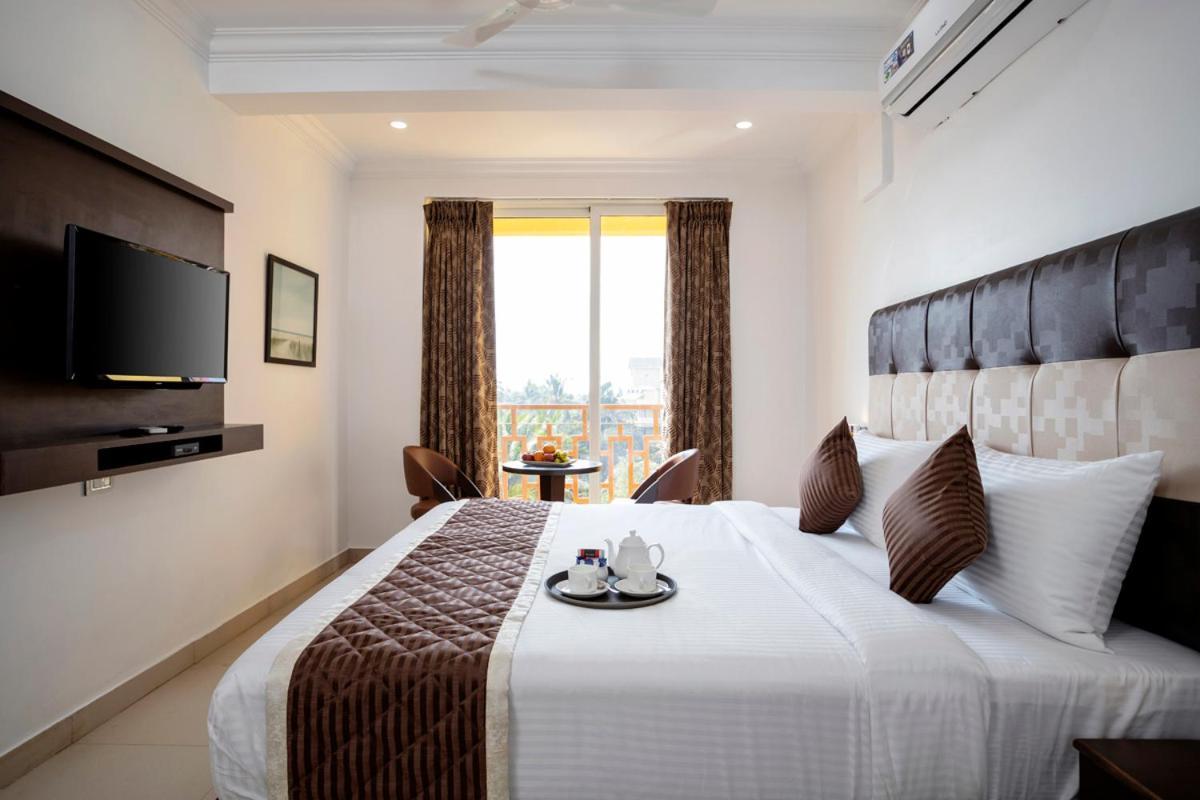 Sairaj Beach Resort Calangute Extérieur photo