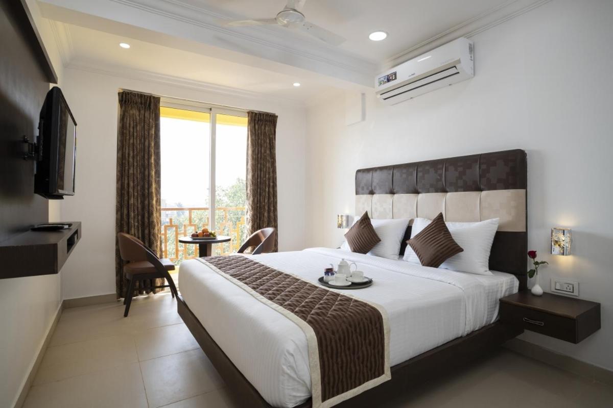 Sairaj Beach Resort Calangute Extérieur photo