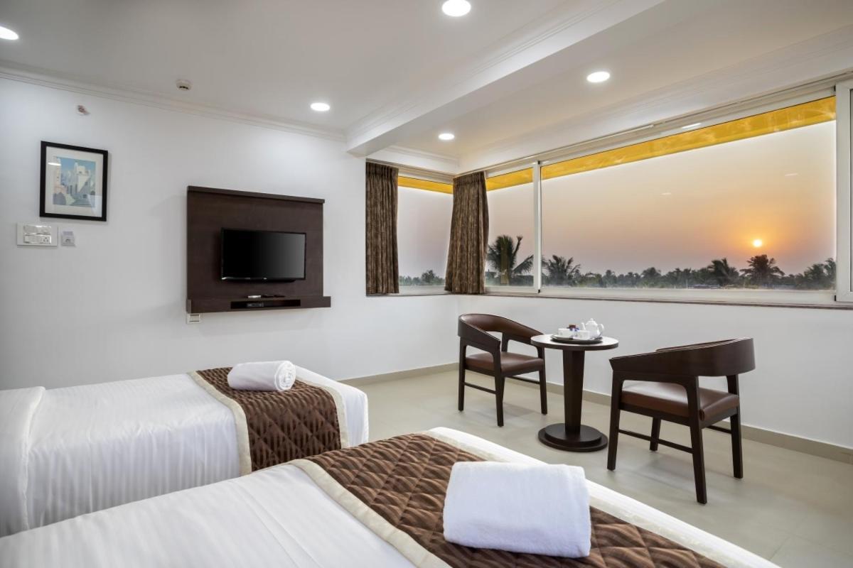 Sairaj Beach Resort Calangute Extérieur photo